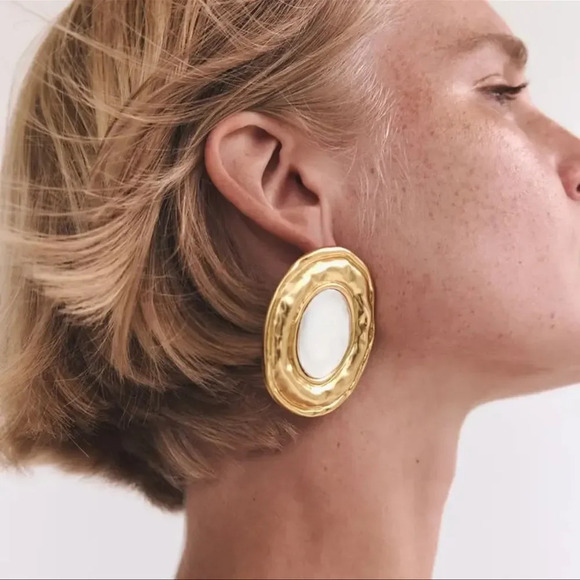 Vintage Gold Button Oval Earrings - Picture 6 of 17